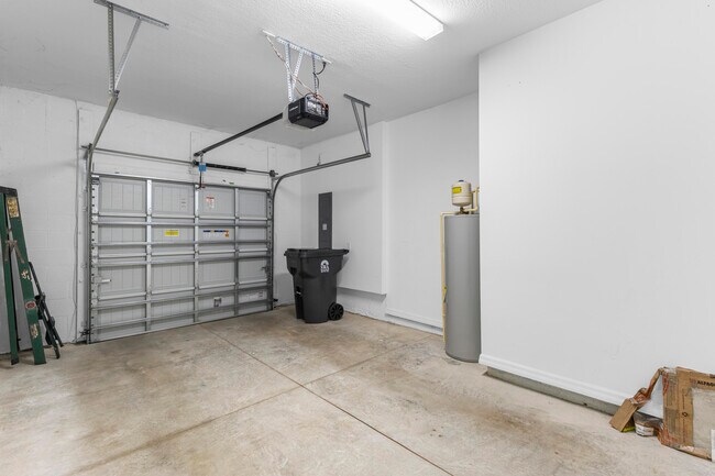 Building Photo - 8612 Escue St