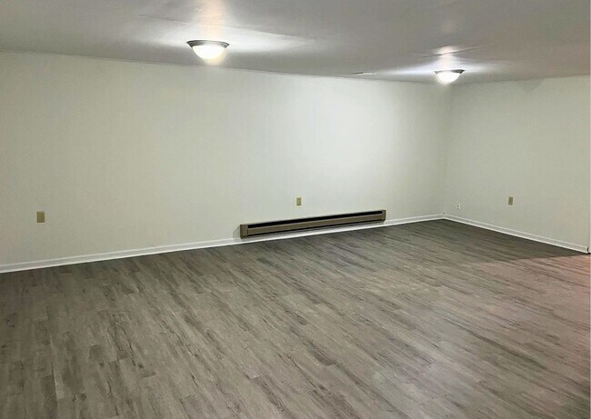 Building Photo - 102 Caernarvon Ct