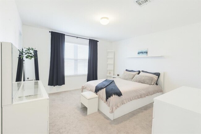 Building Photo - 242 Zuma Dr