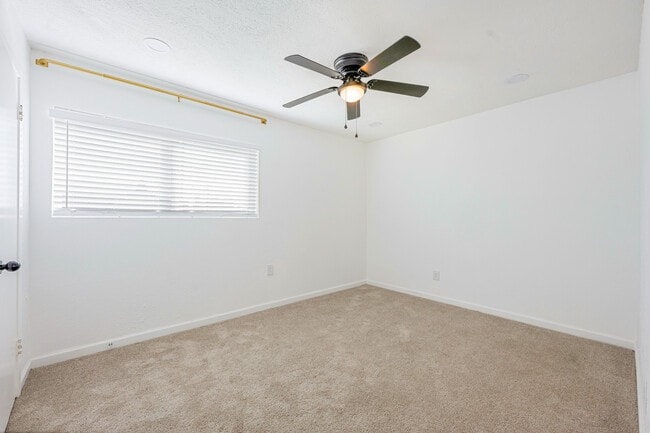 Cozy 2B Townhome - Wesley Apartments