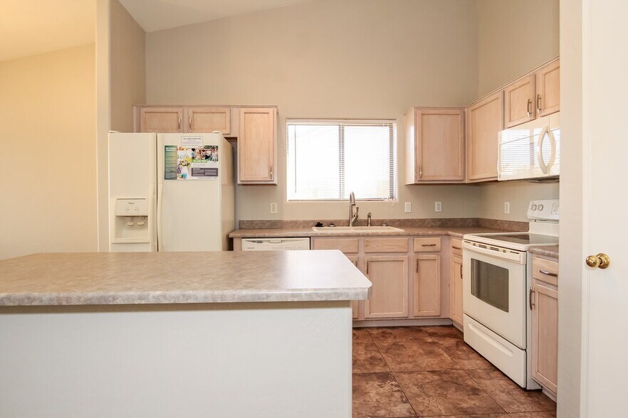 Building Photo - 16038 W Carmen Dr