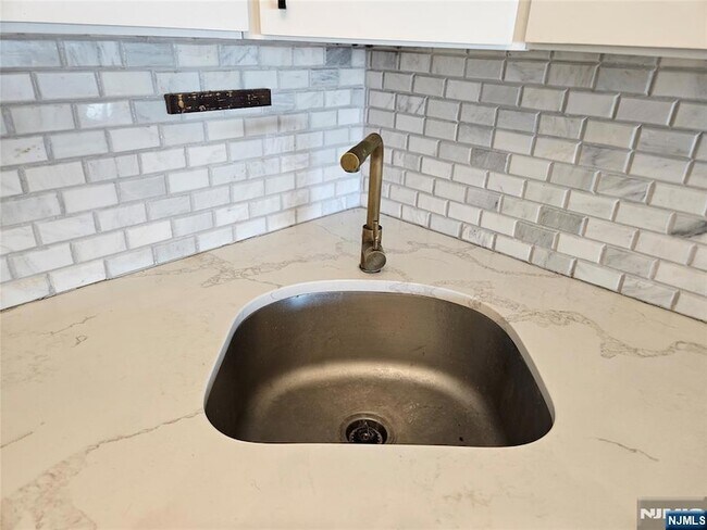 Building Photo - 1203 River Rd