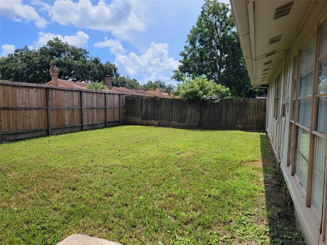 Building Photo - 9915 Towne Brook Ln