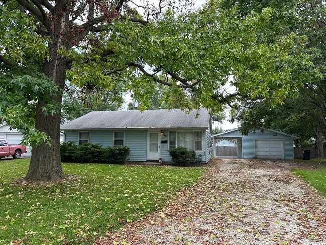 Primary Photo - 1405 Holly Hill Dr