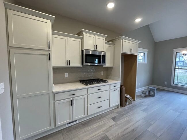 Building Photo - 446 Spiderwort Dr