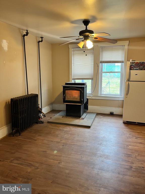 Building Photo - 196 Church St