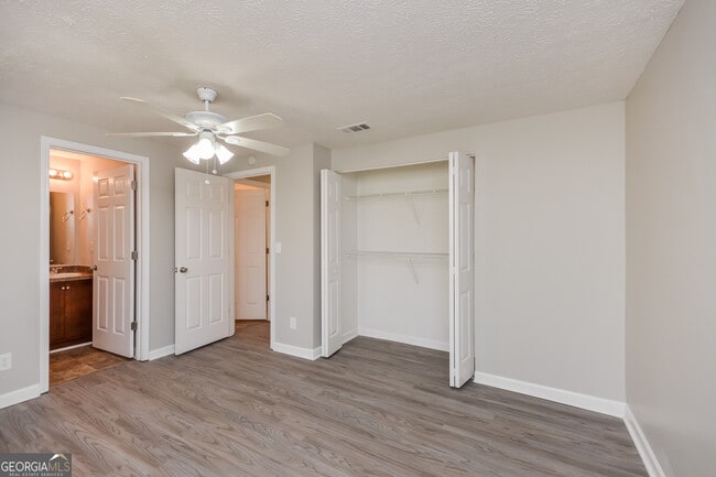 Building Photo - 5176 Martins Crossing Rd