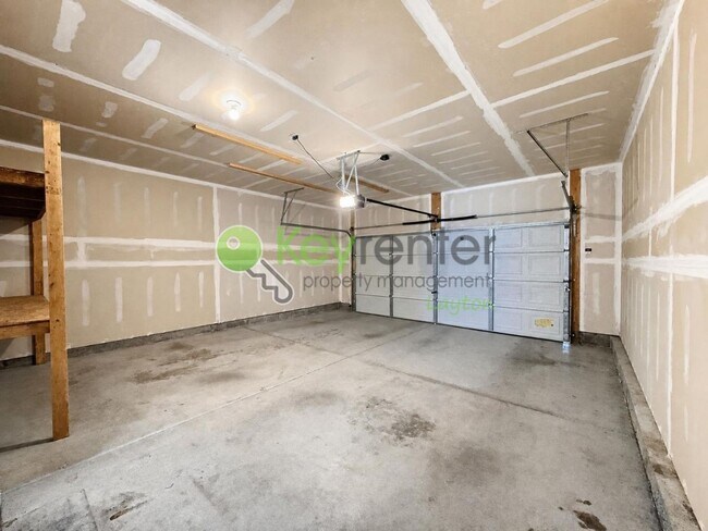 Building Photo - 374 Wellington Dr