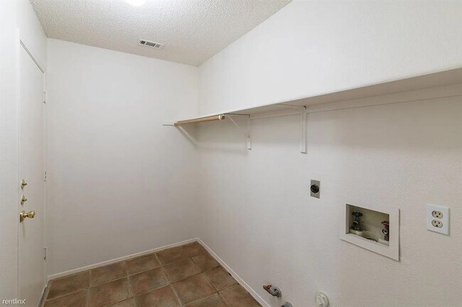 Building Photo - 6707 Carisbrooke Ln