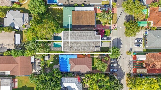 Building Photo - 2852 SW 32nd Ct