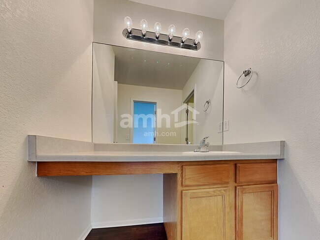 Building Photo - 9836 Kenton Cir