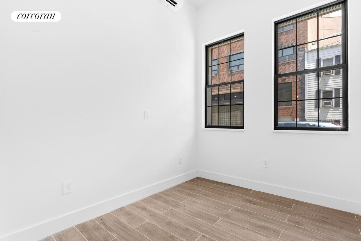 Building Photo - 11 Olive St