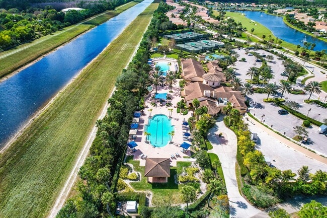 Building Photo - 114 Carmela Ct