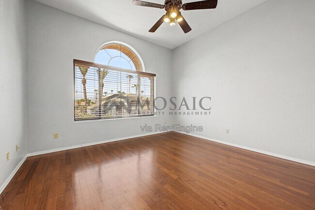 Building Photo - 1819 E Cascade Dr