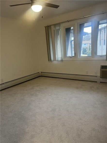 Building Photo - 400 Narragansett Pkwy