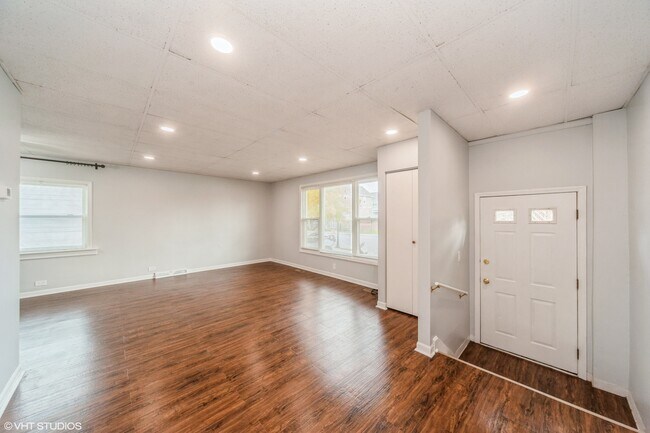 Building Photo - 848 Lee St