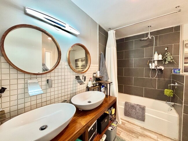 Building Photo - Stunning Virginia Beach Condo with Waterfr...