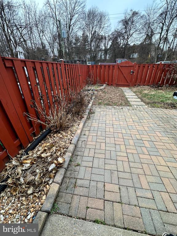 Building Photo - 7943 Timarand Ct