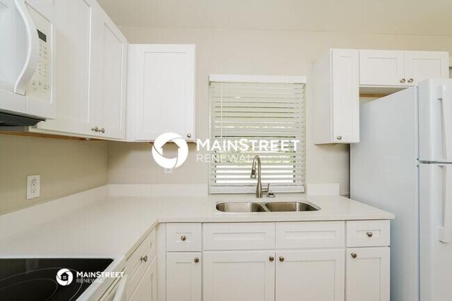 Building Photo - 820 SW 11th Pl