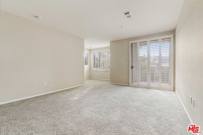 Building Photo - 6400 Crescent Prk E