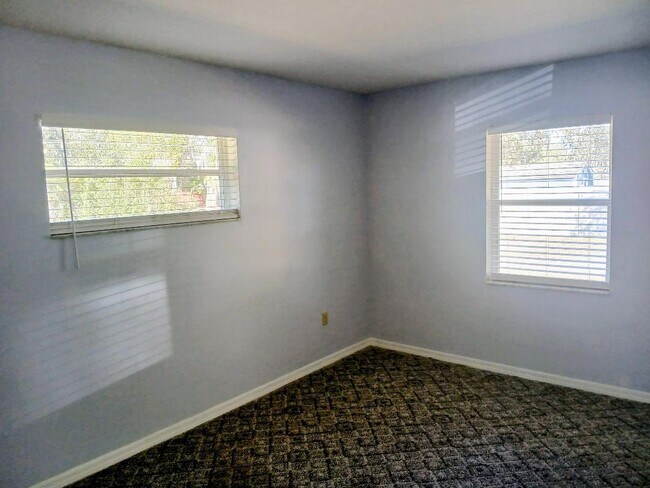 Building Photo - 301 Woodland Trl