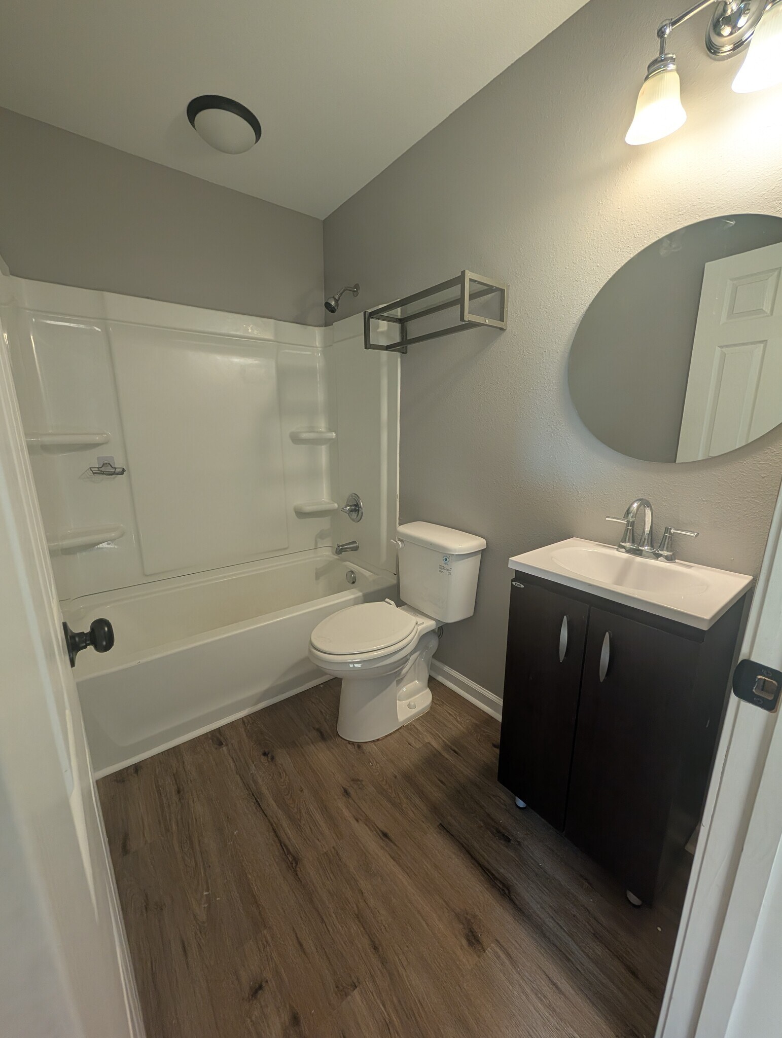 bathroom - 4910 Allen St