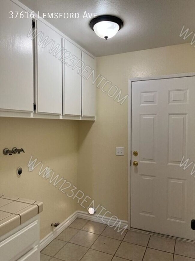 Building Photo - 37616 Lemsford Ave