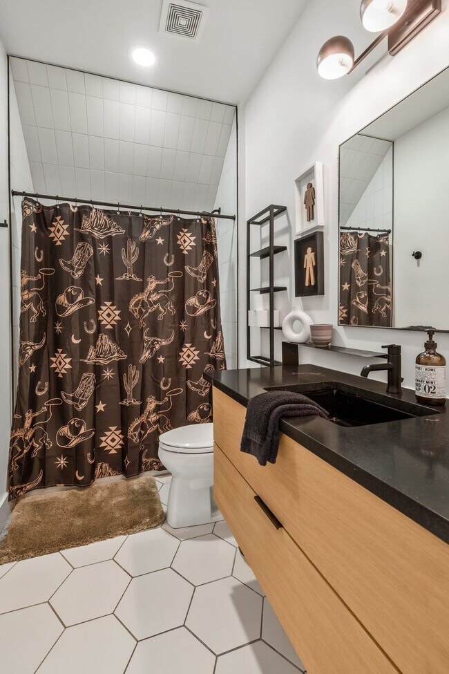 Building Photo - 1007 12th Ave N