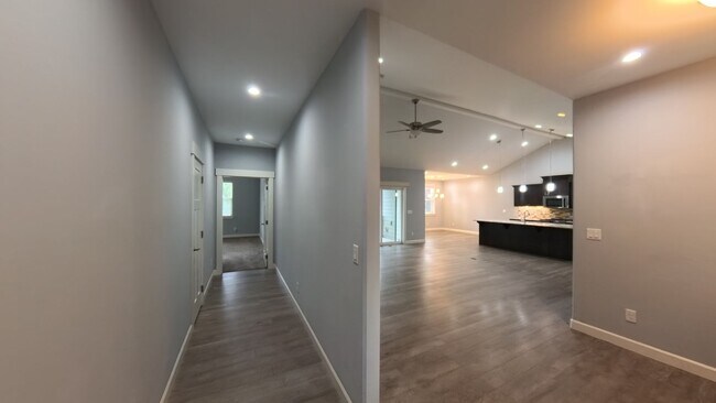 Building Photo - 6892 Baudelaire