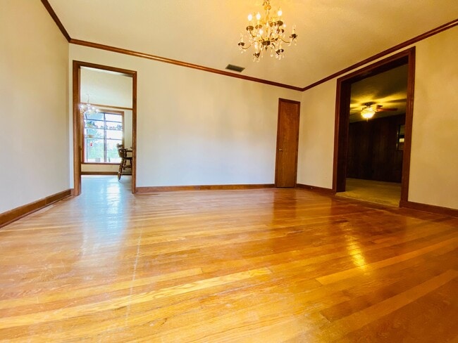 Building Photo - 4663 Rosewood Dr