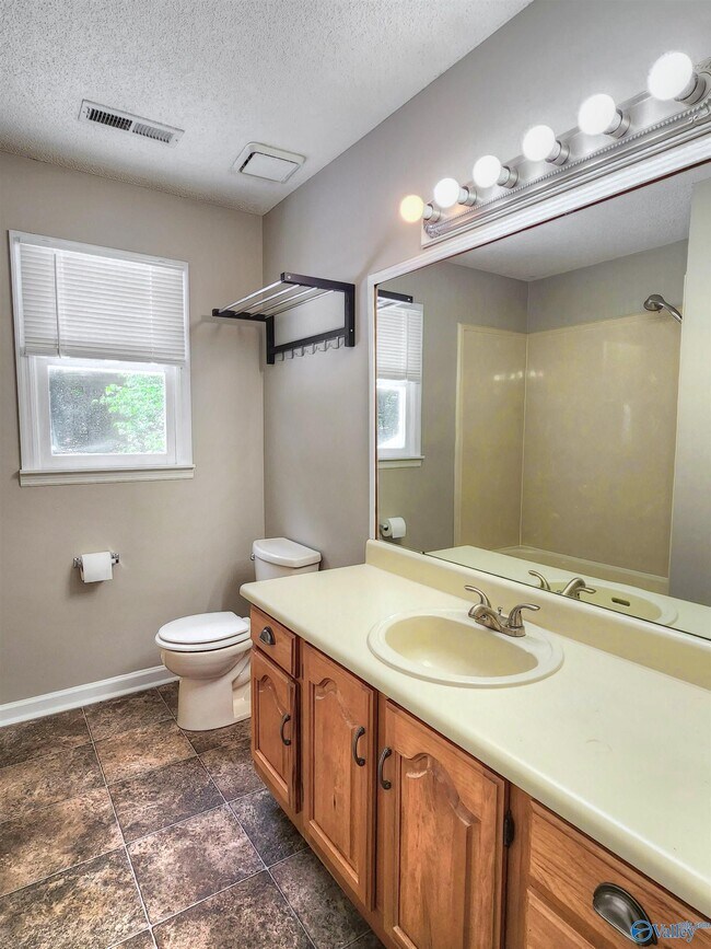 Building Photo - 1815 Shellbrook Dr NW