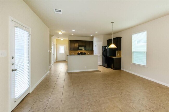 Building Photo - 929 Alamo Plaza Dr
