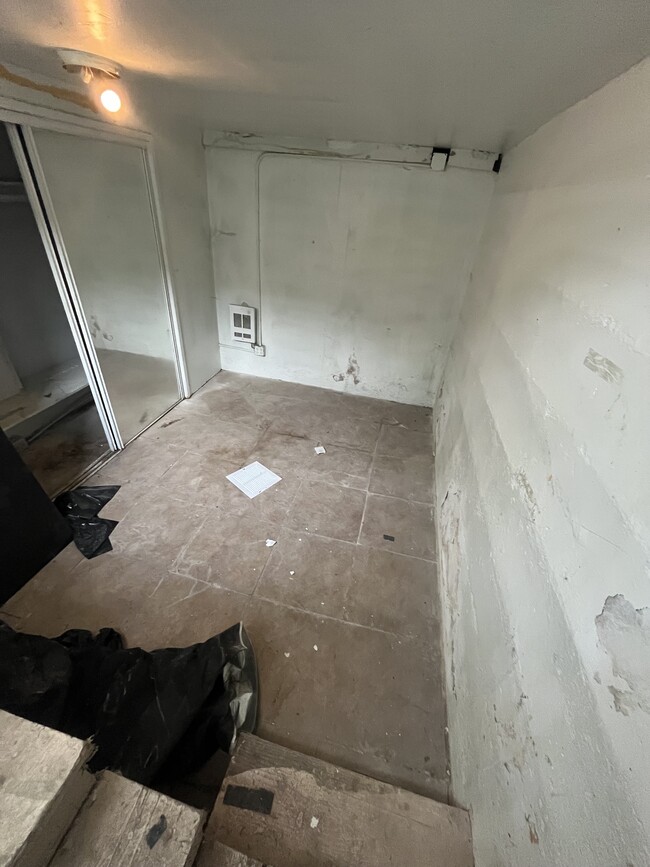 Basement - 7661 Beckett St