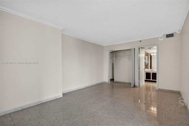 Building Photo - 20355 NE 34th Ct