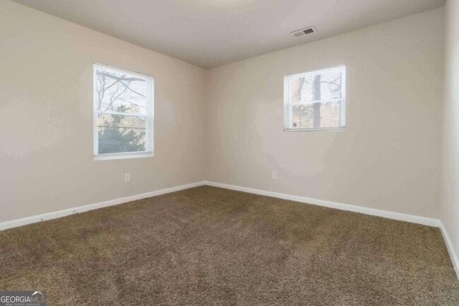 Building Photo - 2361 Swallow Cir SE