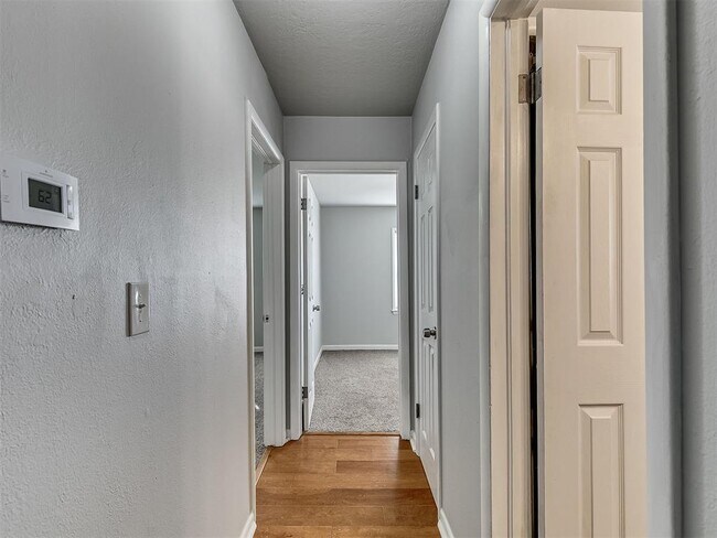 Building Photo - 2641 Kent Dr