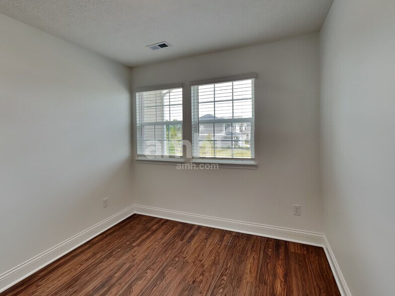Building Photo - 8276 Northpoint Dr