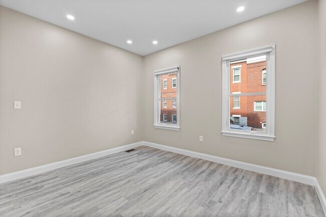 Building Photo - 769 E 6th St