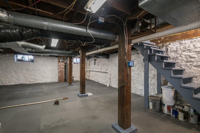 Building Photo - 1378 Fontaine Rd