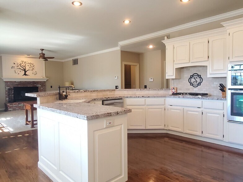 Building Photo - 1610 Chris Ln