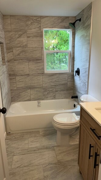 Building Photo - 10 Maple Way