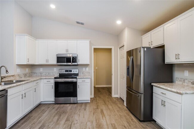 Building Photo - 645 Vittorio Dr