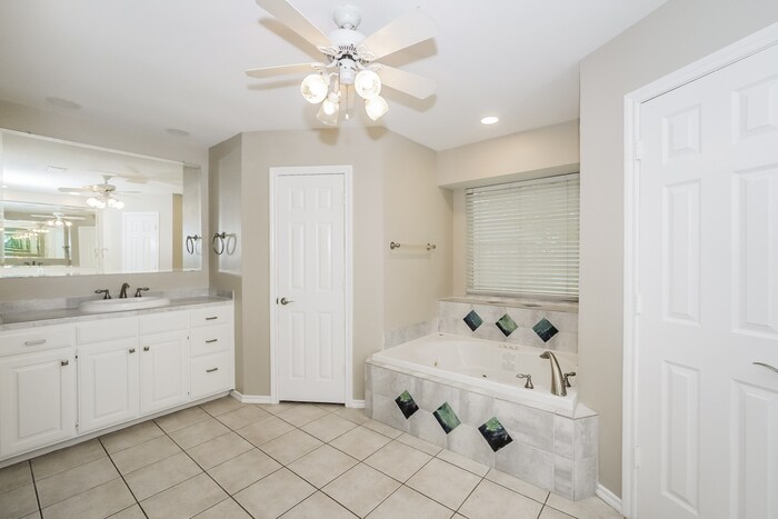 Building Photo - 9125 Timber Oaks Dr