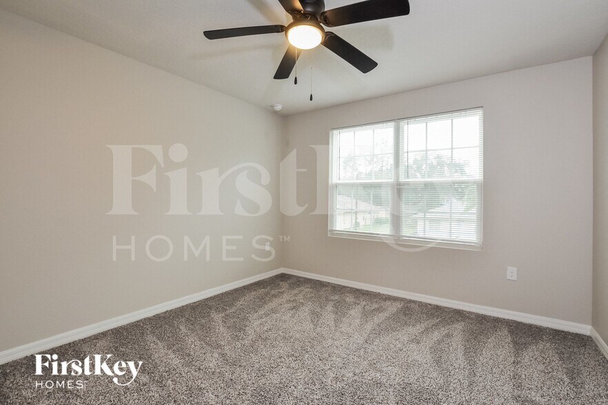 Building Photo - 111 Pine Cir Dr