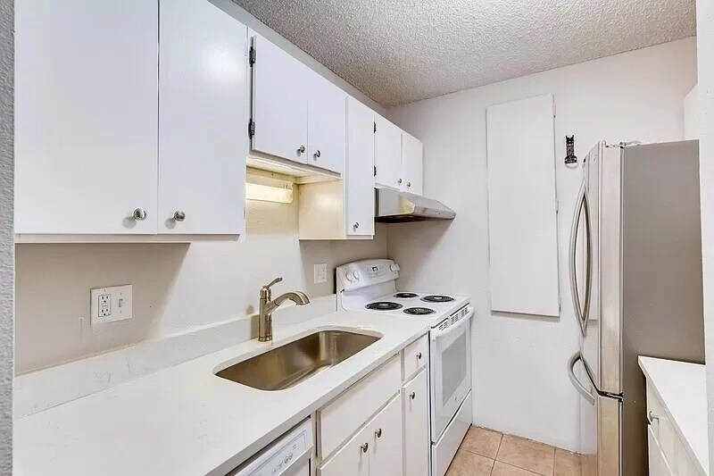 Building Photo - 5875 E Iliff Ave