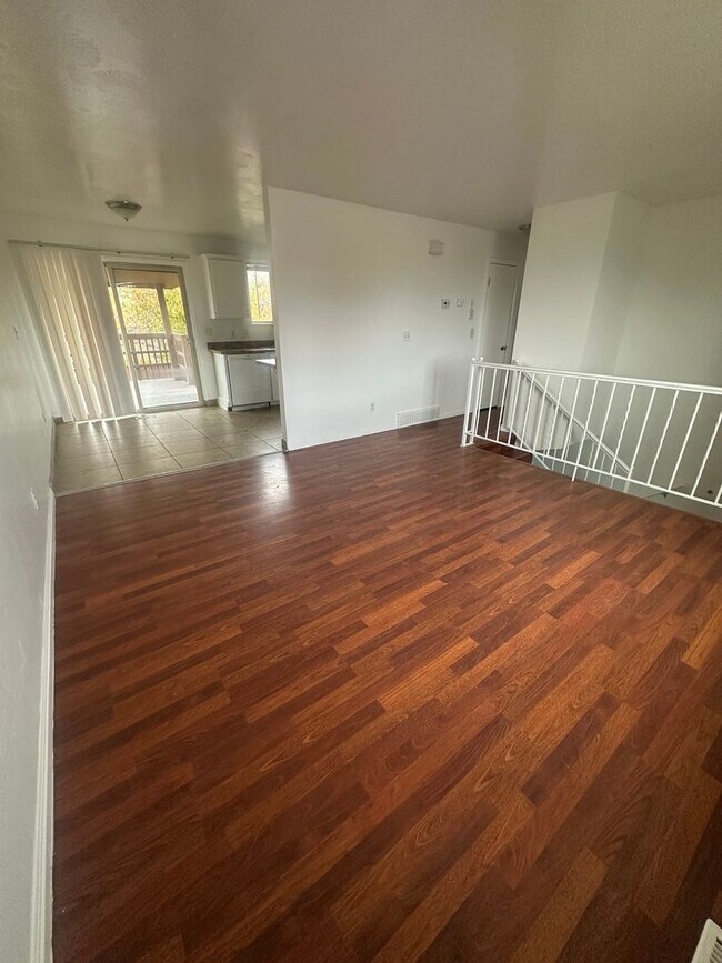 Building Photo - Beautiful 4-Bedroom, 2-Bath Home with Classic Layout and Large Yard