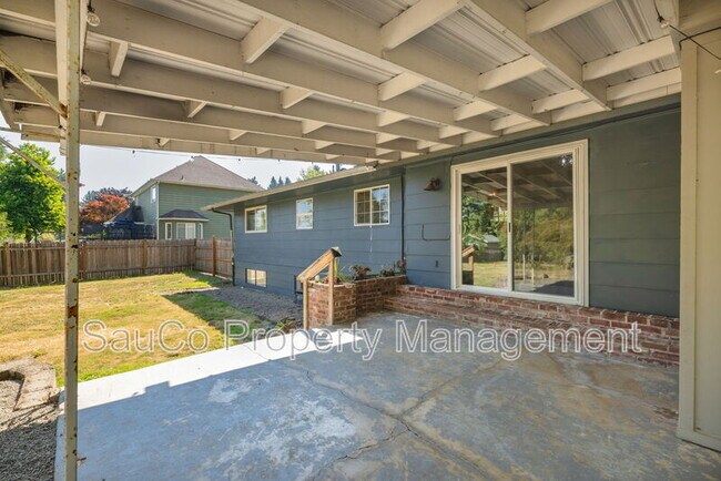 Building Photo - 5301 SE Welch Rd