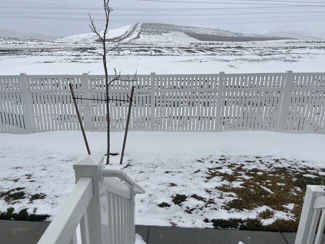 Building Photo - Beautiful Saratoga Springs Townhome for rent!