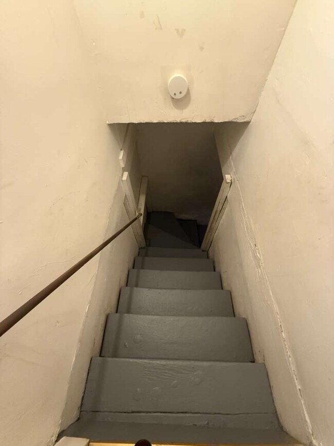 Building Photo - "Charming 2-Bedroom St. Louis Home with Gleaming Hardwood Floors in 63121!"