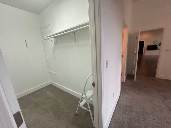 Building Photo - Urban condo close to downtown